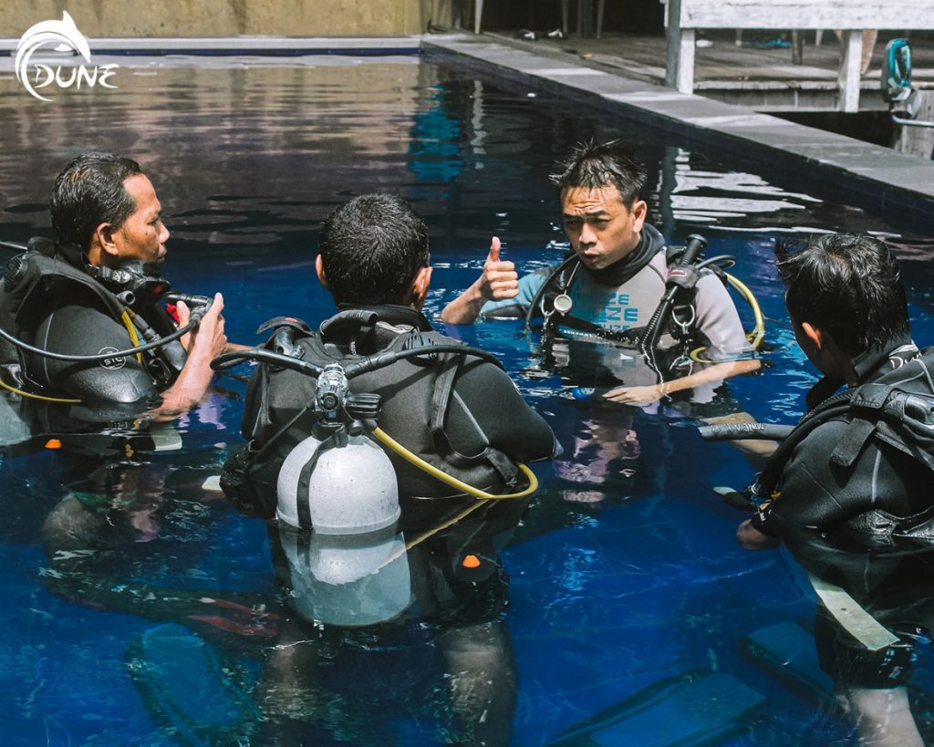 In Scuba Diving for Beginners Course, Every Question is Valid
